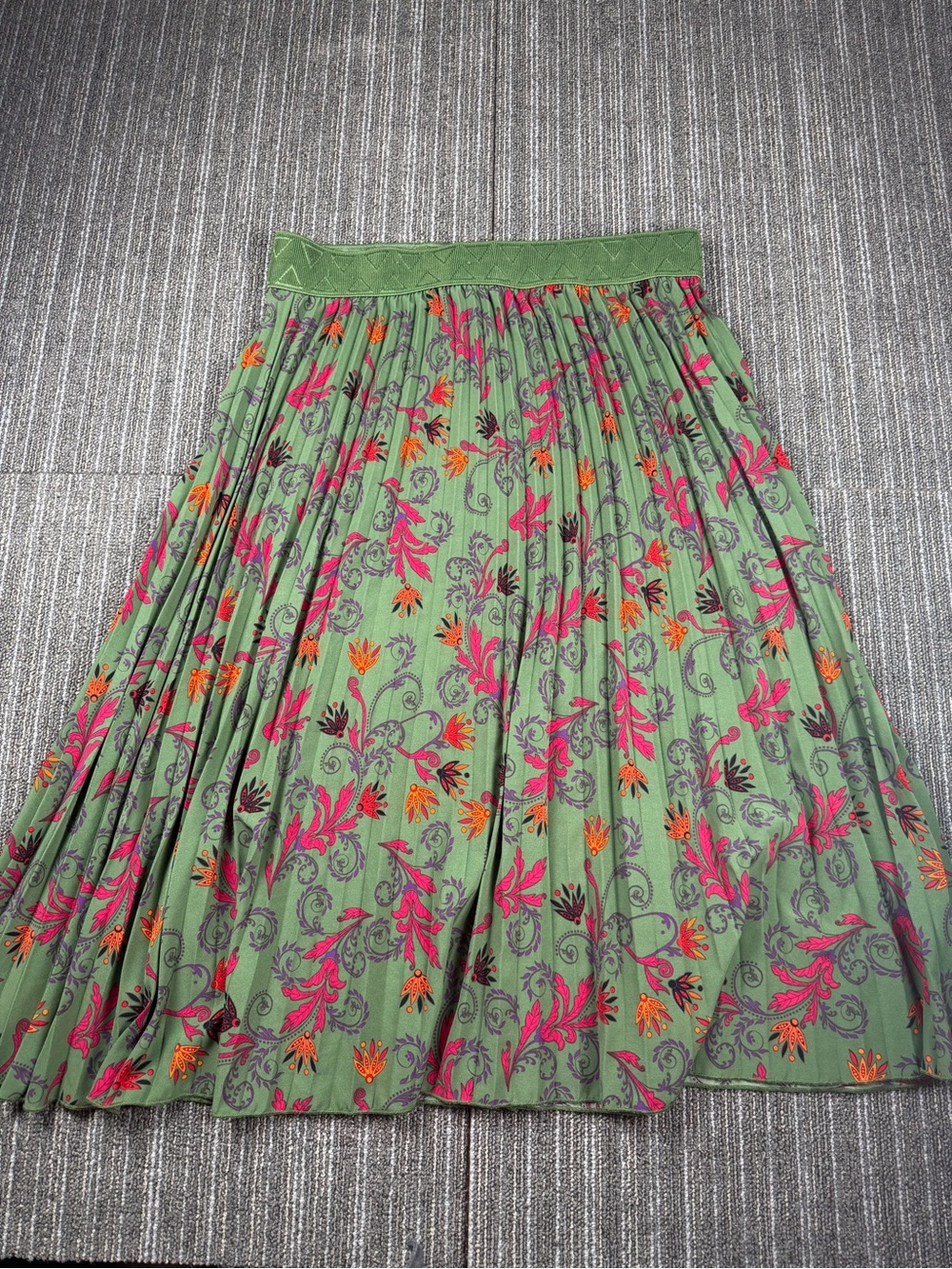 LuLaRoe Green Pleated Skirt with Pink & Orange Floral Print